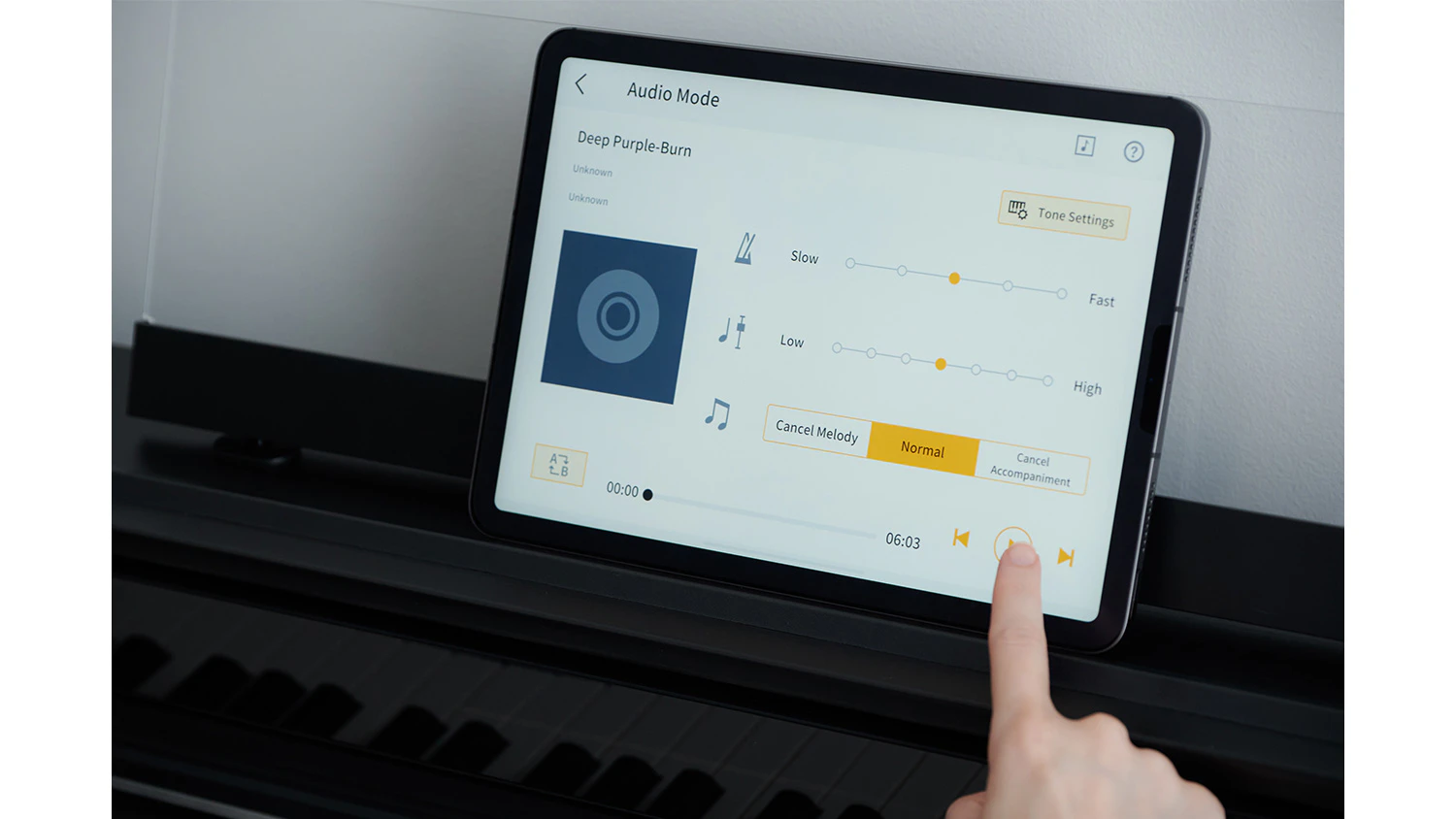 Použ&iacute;v&aacute;n&iacute; aplikaci CASIO MUSIC SPACE při hran&iacute; na digit&aacute;ln&iacute; piano Casio AP S450 BK čern&eacute;