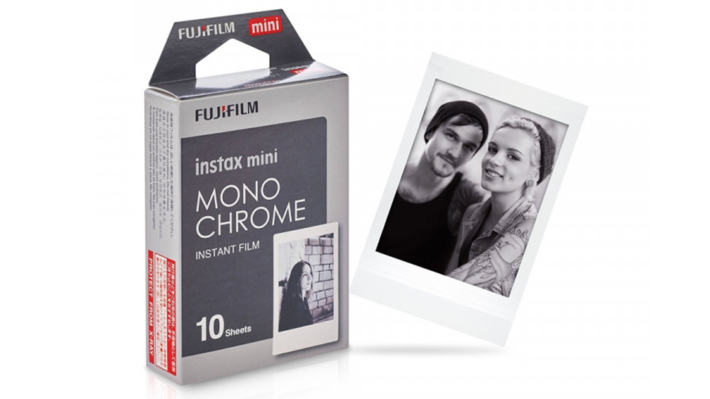 černob&iacute;l&aacute; fotografie, instantn&iacute; film Fujifilm Instax Mini Monochrome WW 1_02