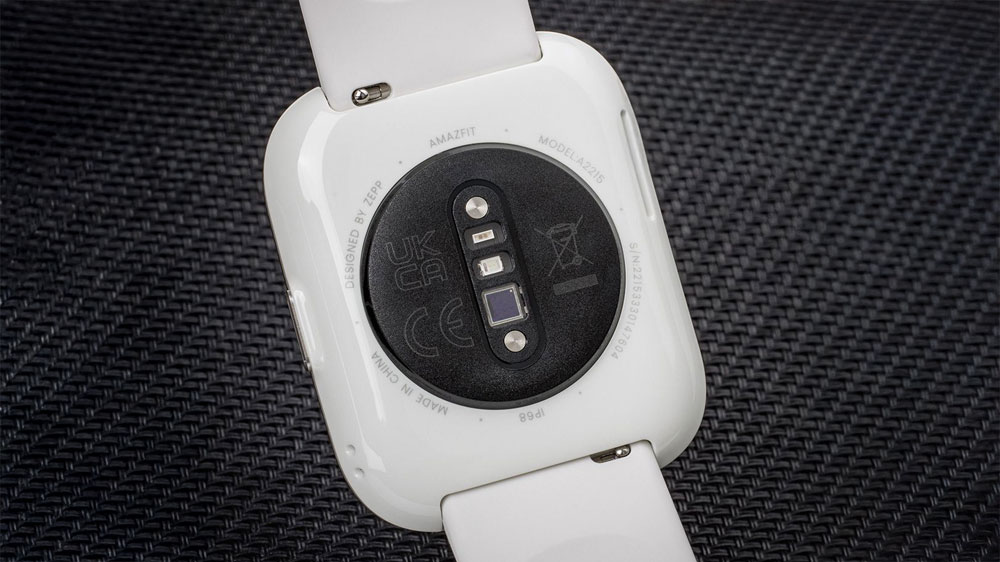 Zadní strana hodinek Amazfit Bip 5 Soft White_03