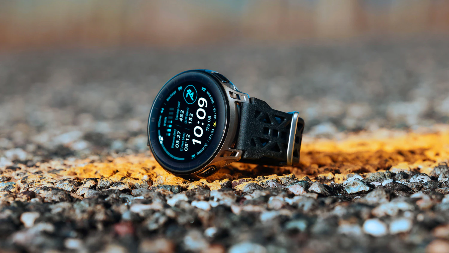 Hodinky Amazfit Cheetah 2 Pro na tvrdom podklade