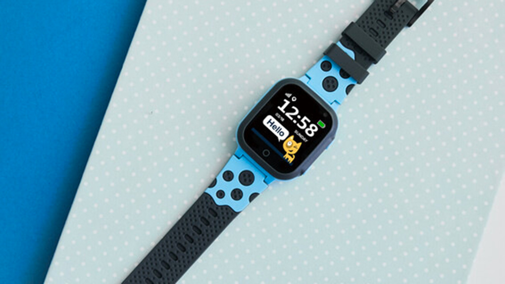 Dětsk&eacute; hodinky Canyon Sandy KW-34 položen&eacute; na notesu_02