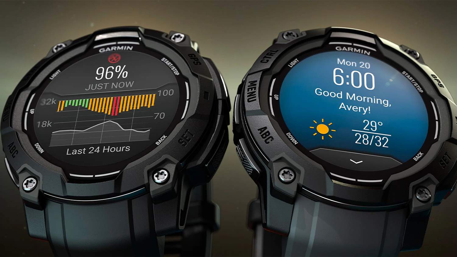 Dvoje smart hodinky Garmin Instinct 3 s různými displeji