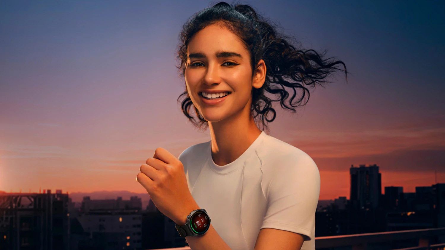Žena běž&iacute; s hodinkami OPPO Watch S