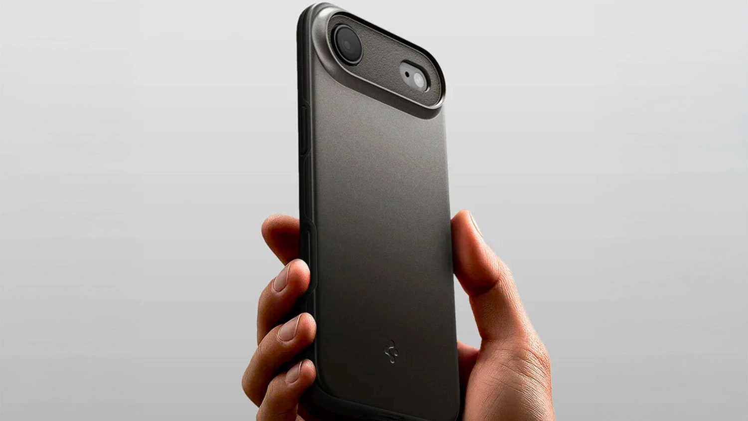 Ruka držia mobil v puzdre Thin Fit MS iPhone