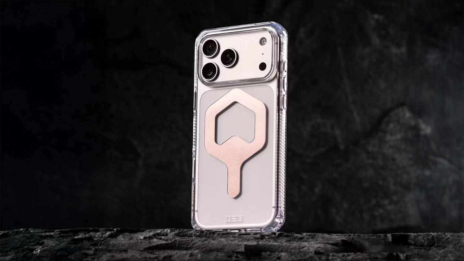 Mobil v obale UAG Plyo MS case iPhone