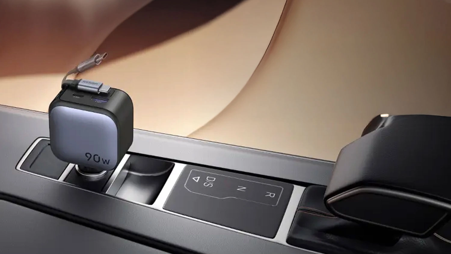 Nab&iacute;ječka do auta Ugreen 90W USB-C/USB-A zapojen&aacute; v automobilu