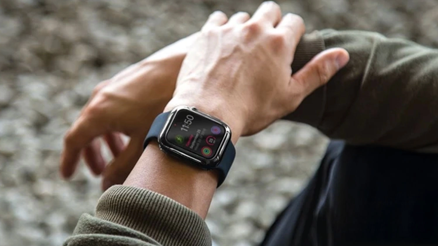 Hodinky Apple Watch na zápěstí