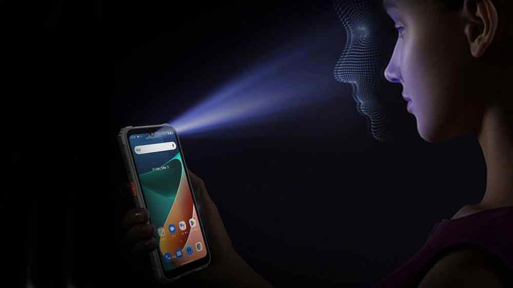 Koukání na mobil Smartphone ALIGATOR Blackview BV5300 potmě_02