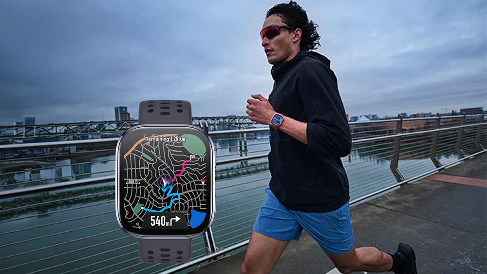 Muž běž&iacute; s chytr&yacute;mi hodinkami Amazfit Bip 6_02