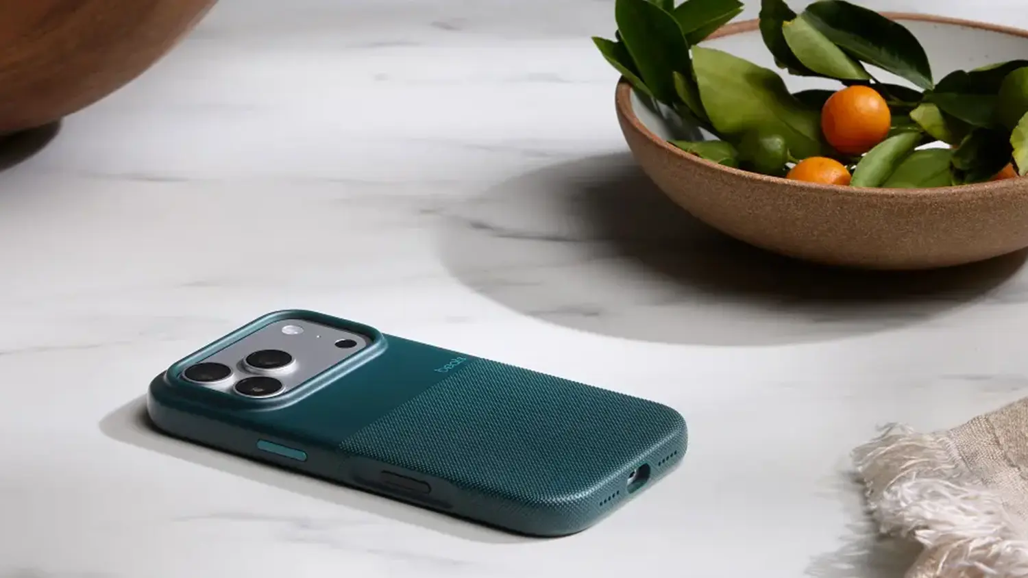 Telefon v krytu Beats Rugged Case.