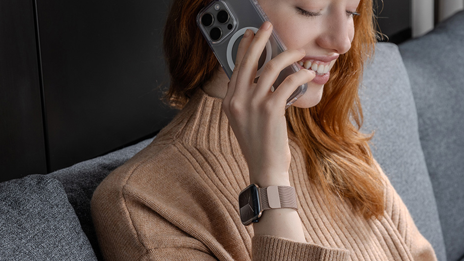 Elegantné oblečená žena s hodinkami s řemínkem Epico Watch Strap Milanese