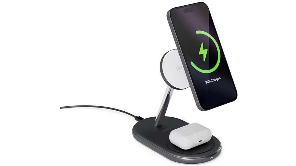 Dobíjení telefonu na bezdrátovém nabíjecím stojánku Epico UltraBase Qi2 Mag+_02