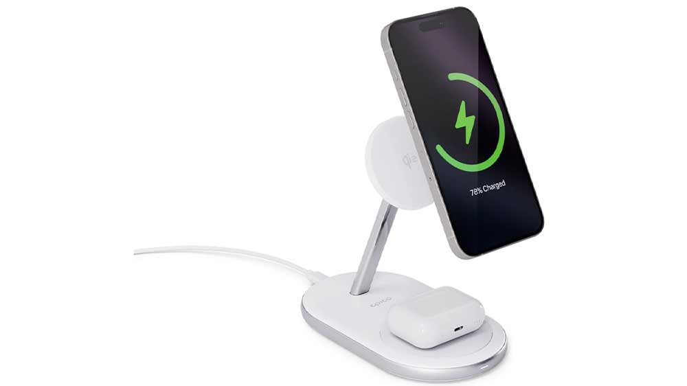 Dobíjení telefonu na bezdrátovém nabíjecím stojánku Epico UltraBase Qi2 Mag+_02
