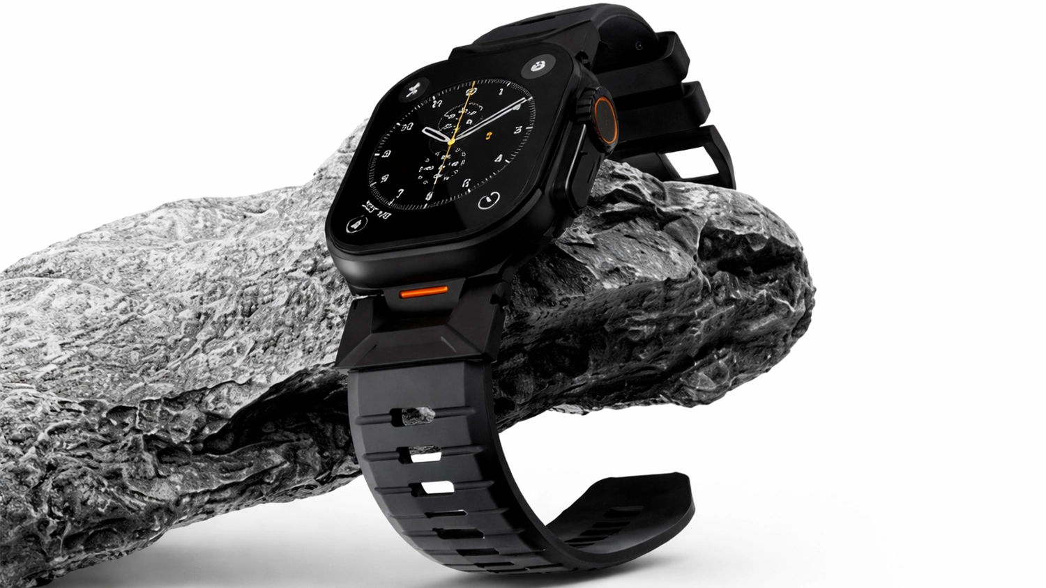 Apple Watch s černn&yacute;m p&aacute;skem Epico FKM Rubber vystaven&eacute; na kameni