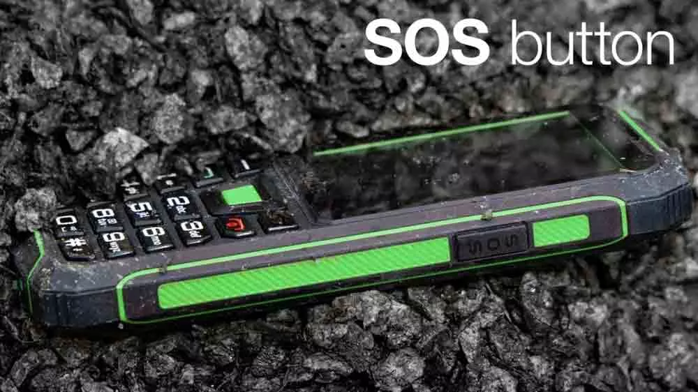 EVOLVEO StrongPhone W4 na kameni s popisem SOS tlačítka