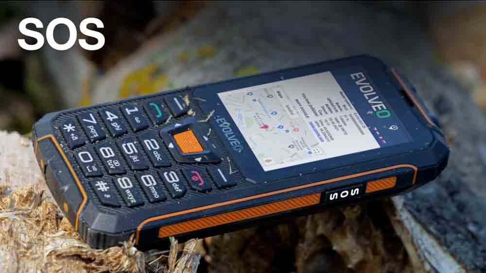 EVOLVEO StrongPhone Z6 DS na dřevě s popisem SOS tlač&iacute;tka