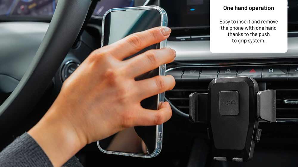 Ovládání univerzálního držáku do auta FIXED Iconiq Vent jednou rukou_02