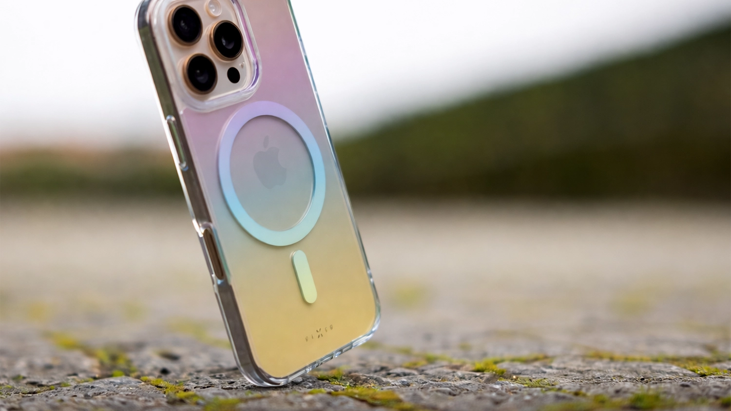 iPhone v krytu Fixed MagRainbow dopadá rohem na beton