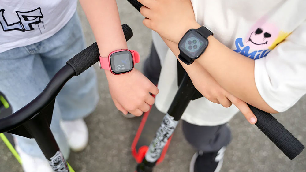 Děti s hodinkami SMARTWATCH GARETT KIDS FIT_02