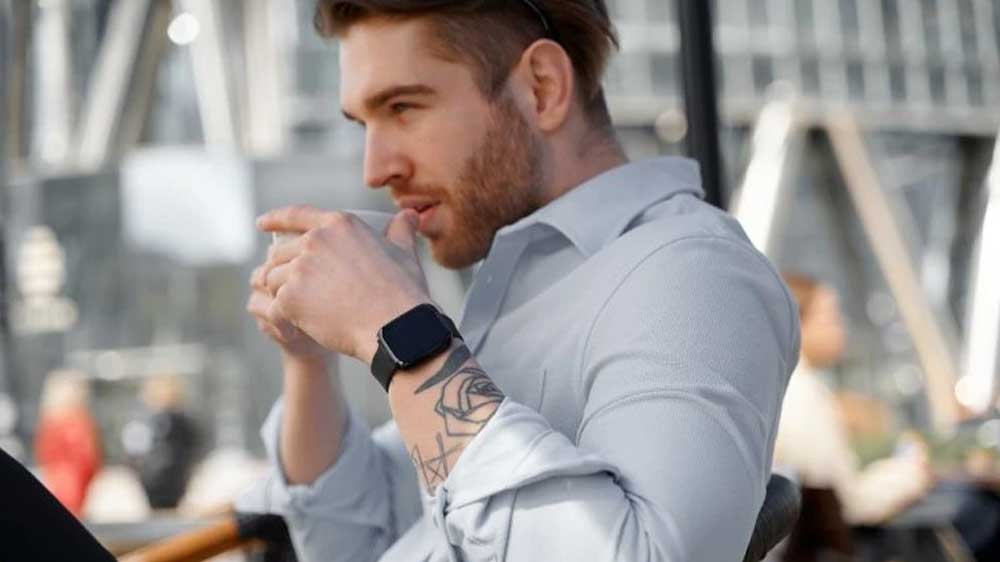 Muž s chytr&yacute;mi hodinkami_02