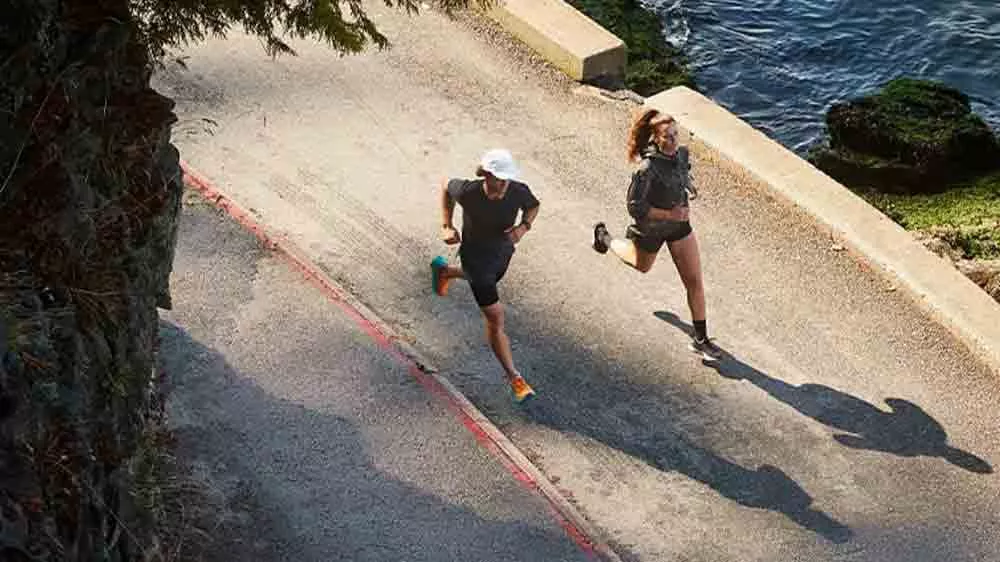 Pár běží s hodinkami Garmin_66