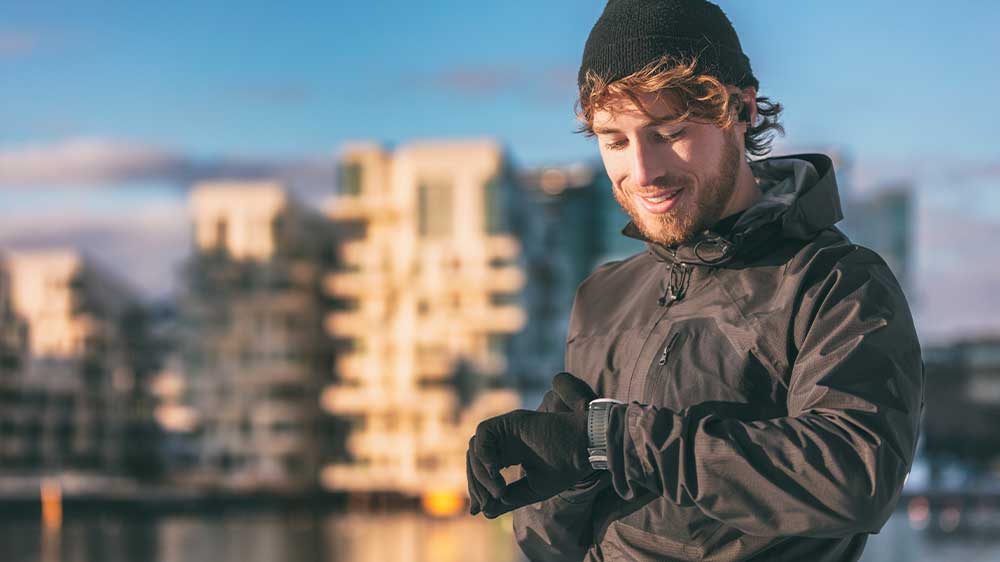 Běžící muž s hodinkami FENIX 7X PRO SOLAR Black běžící muž_04