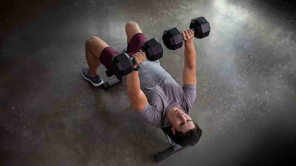 Mladý muž při cvičení_05