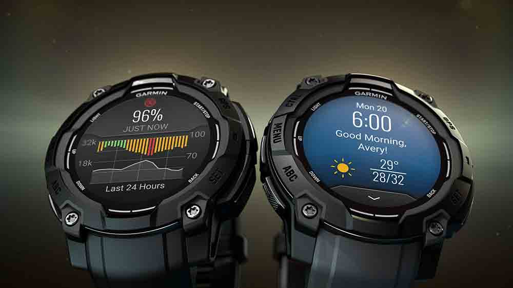 Dvoje hodinky Garmin Instinct 3 s důrazem na jasný displej