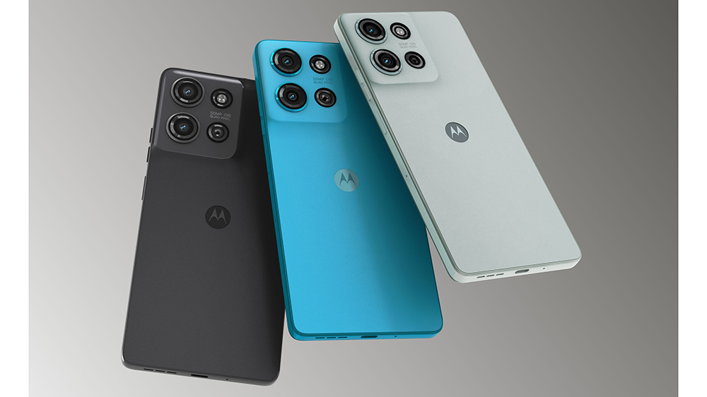Ilustrační fotografie různých barevných variant mobilního telefonu Motorola Moto G75 5G 8GB/256GB_02