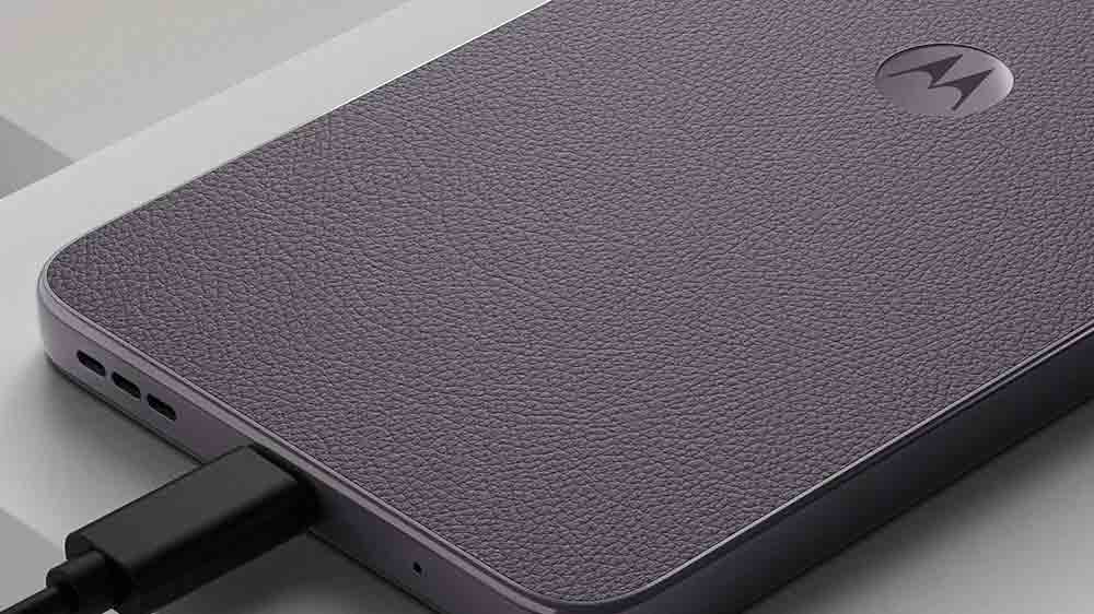 Nabíjanie mobilného telefónu Motorola Moto G15_05