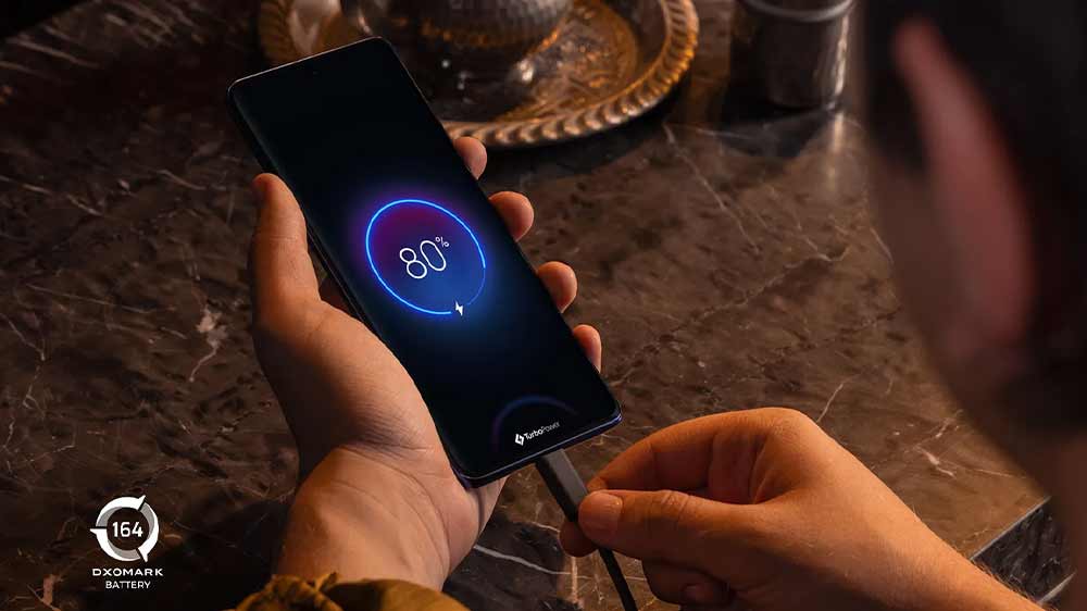 Nabíjanie mobilného telefóna Motorola Edge 60 Pro 12/512 GB_06