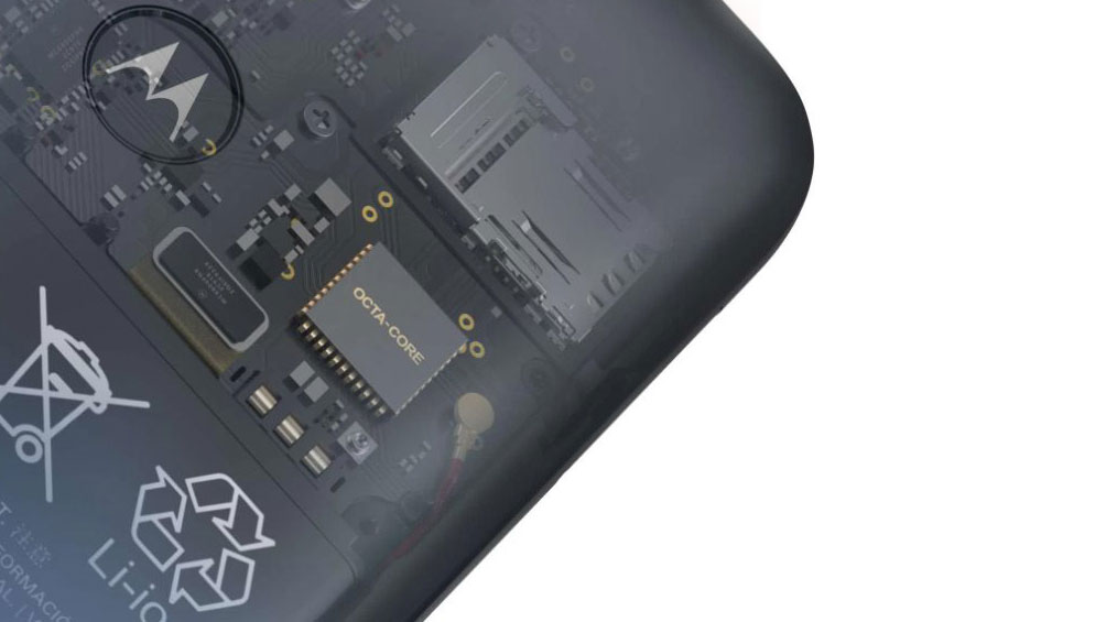Motorola Moto E7 místo a výkon