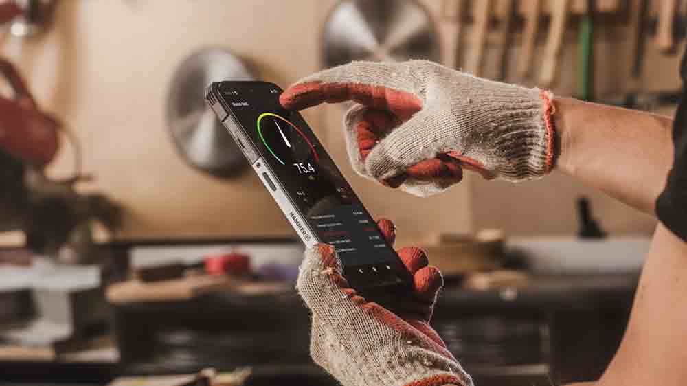 Ovl&aacute;danie telef&oacute;nu myPhone HAMMER v rukaviciach_04