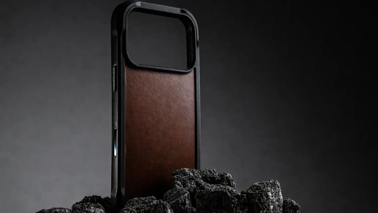 Kryt na mobil Nomad Rugged Leather Case hned&yacute; na l&aacute;vov&yacute;ch kameňoch