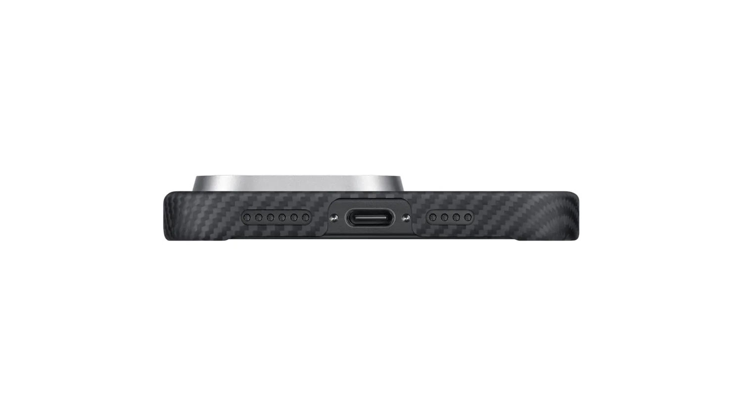 Pohled na výřez na konektor a vyvýšené okraje kolem fotoaparátu u krytu na mobil Pitaka Ultra-Slim Case pro iPhone 16 Pro Max Black/Grey Twill