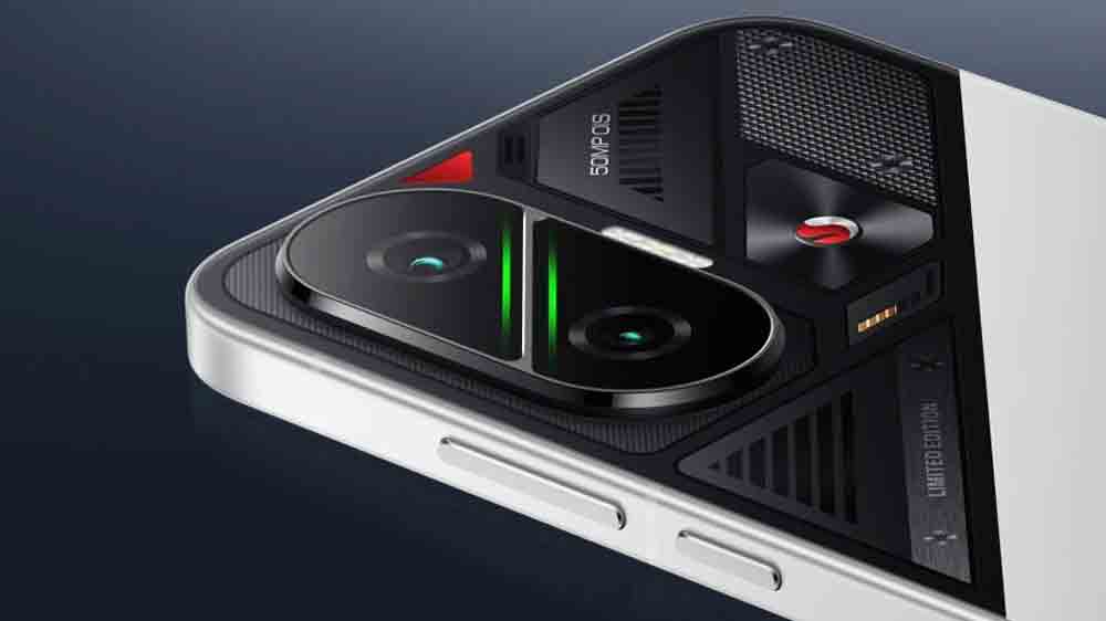 Zadn&iacute; strana telefonu POCO F7_04