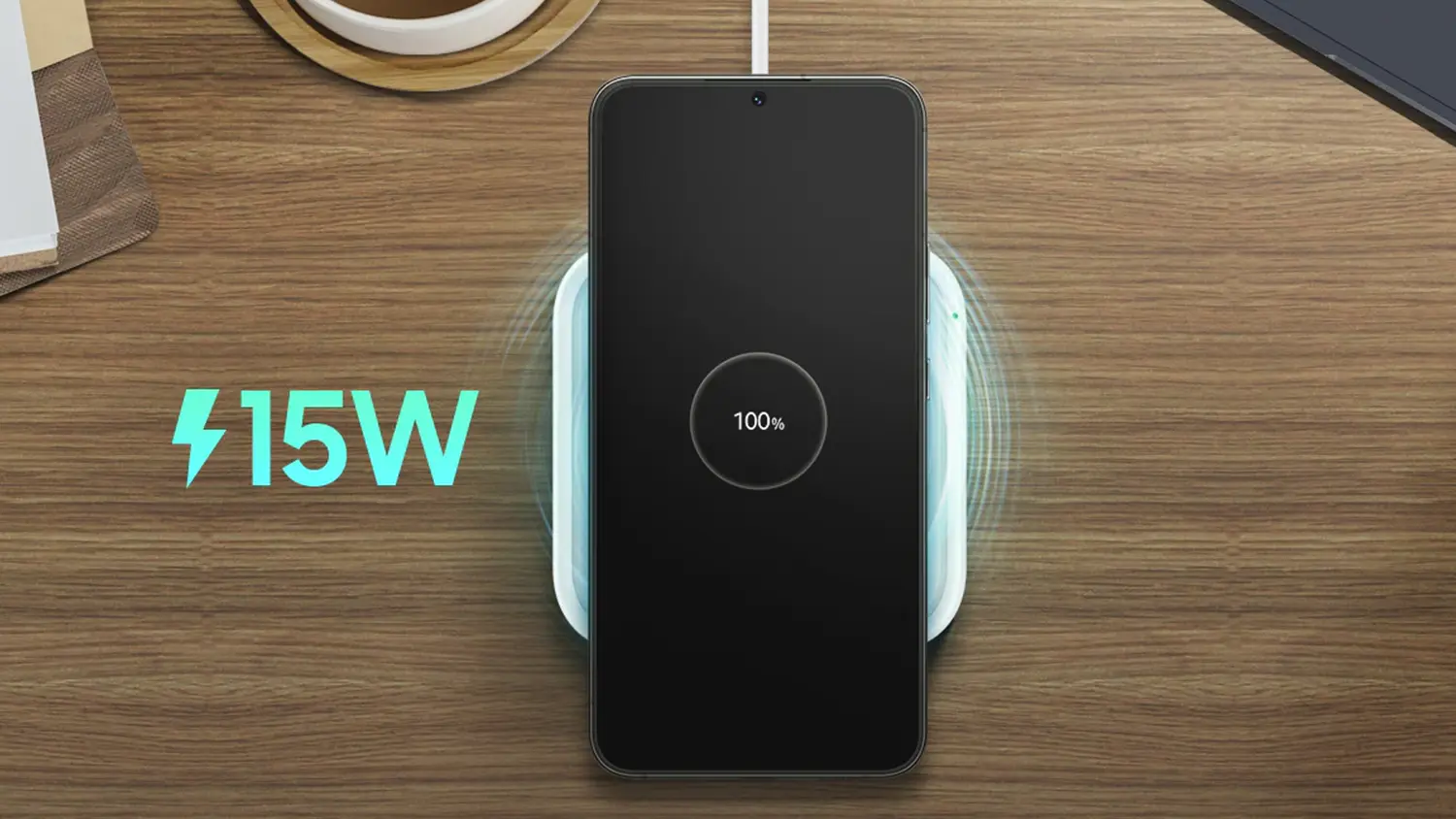 Bezdr&aacute;tov&aacute; nab&iacute;jec&iacute; podložka Samsung EP-P2400 nab&iacute;jej&iacute;c&iacute; smartphone.