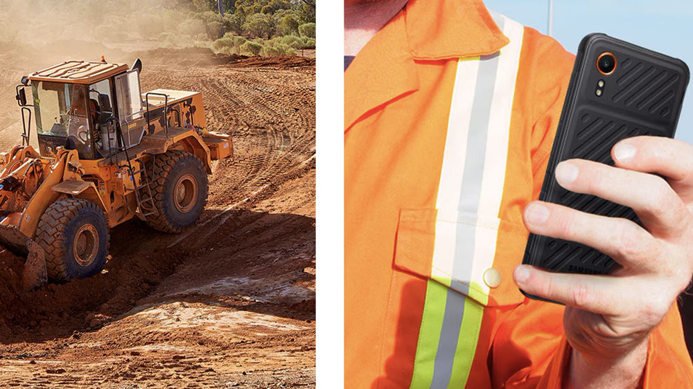 Muž drží odolný mobilní telefon Samsung Galaxy XCover7 Black_02