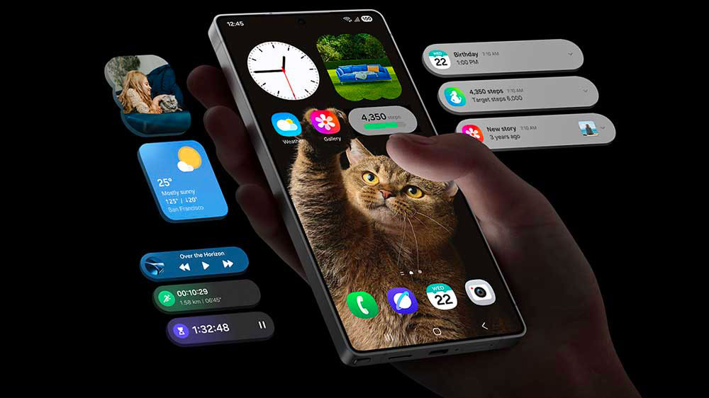 Ruka držící smartphone Samsung Galaxy S25+ s vizualizací notifikací_08