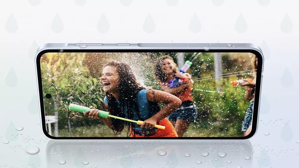 Zn&aacute;zorněn&iacute; odolnosti telefonu proti stř&iacute;kaj&iacute;c&iacute; vodě_07