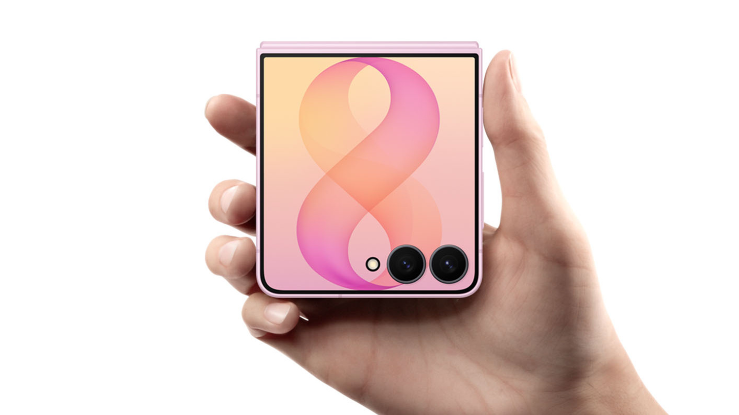 Ruka drž&iacute; telefon Samsung Galaxy Z Flip8 5G ve složen&eacute;m stavu