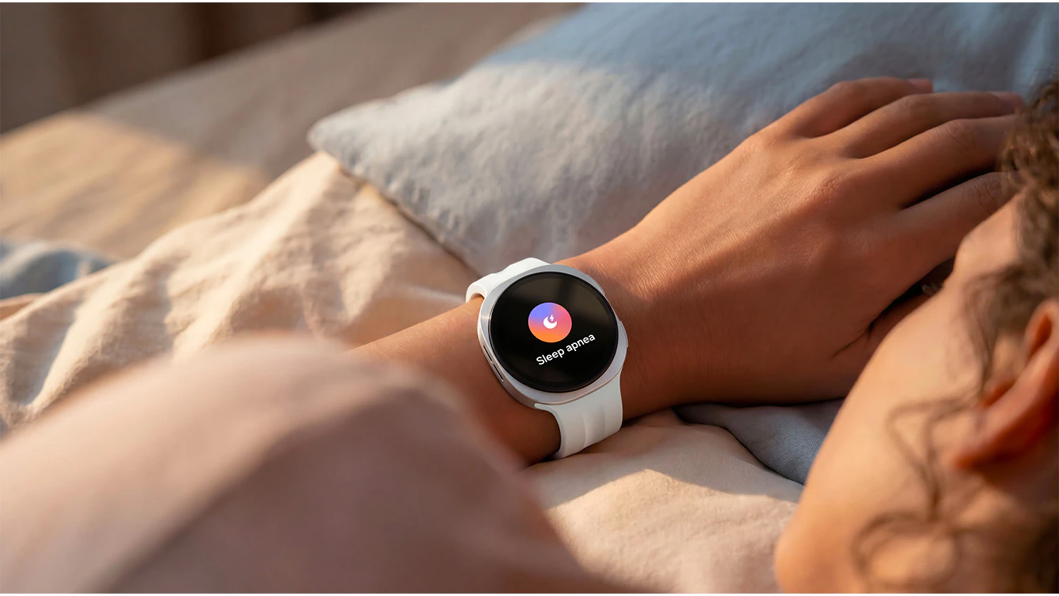 Ruka s hodinkami Galaxy Watch Ultra 2
