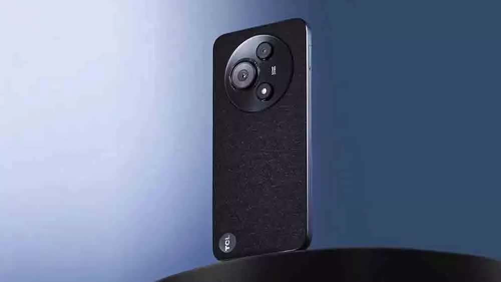 Mobiln&yacute; telef&oacute;n TCL 605 zozadu