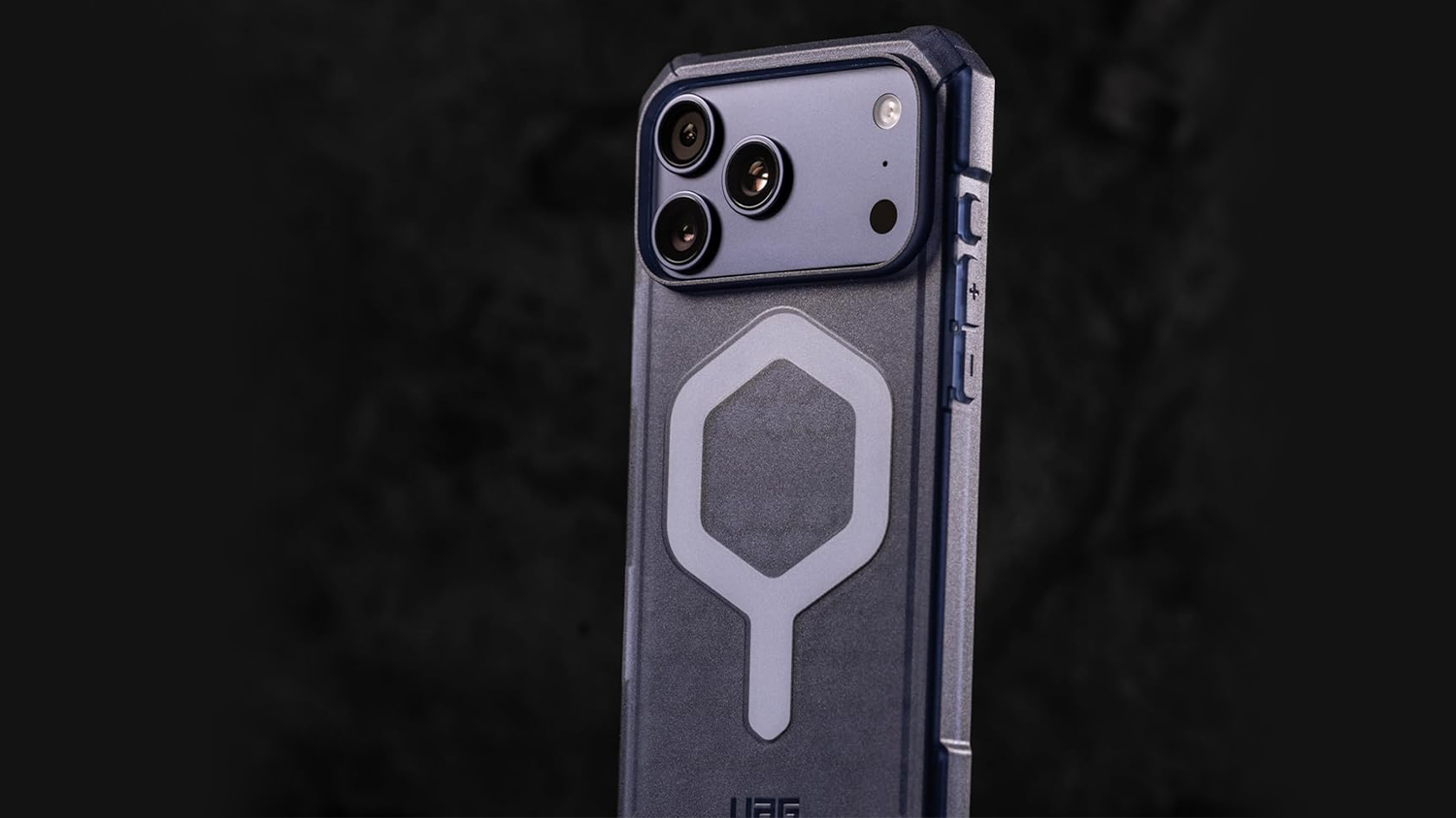 Mobiln&iacute; telefon v krytu UAG UAG Essential Armor MS
