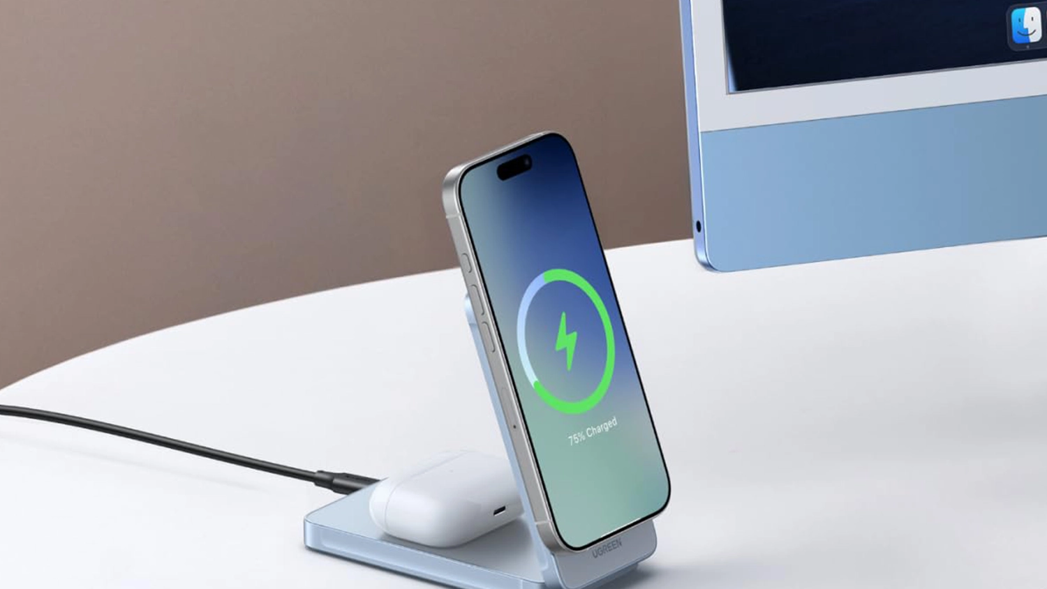 iPhone a AirPods na nab&iacute;ječce Ugreen