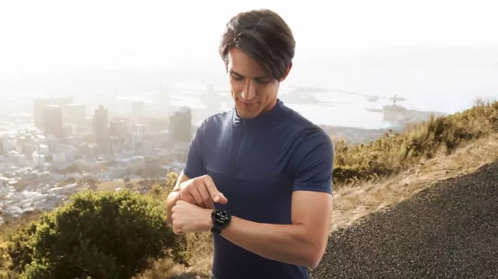 Chytr&eacute; hodinky Xiaomi Watch 2 Pro Bluetooth muž v exteri&eacute;ru_03