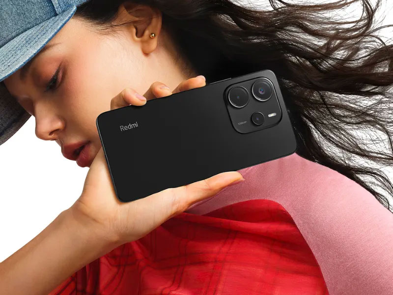 Fialová barva telefonu a ikonický design Redmi Note 14 zaručeně upoutají nejedno zvědavé oko.