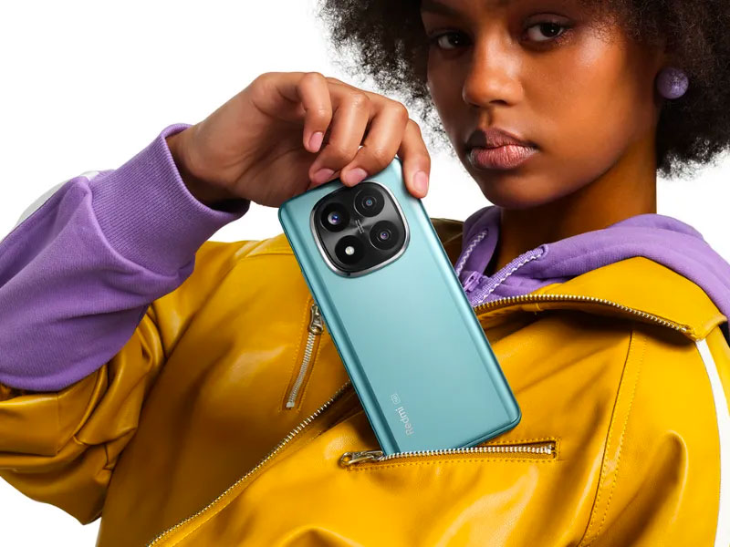 Čierna farba telefónu a ikonický dizajn telefónu Redmi Note 14 Pro+ 5G je zárukou, že upútate nejedno zvedavé oko.