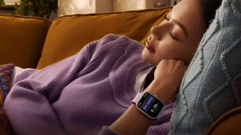 Spící žena s hodinkami Xiaomi Redmi Watch 5_03