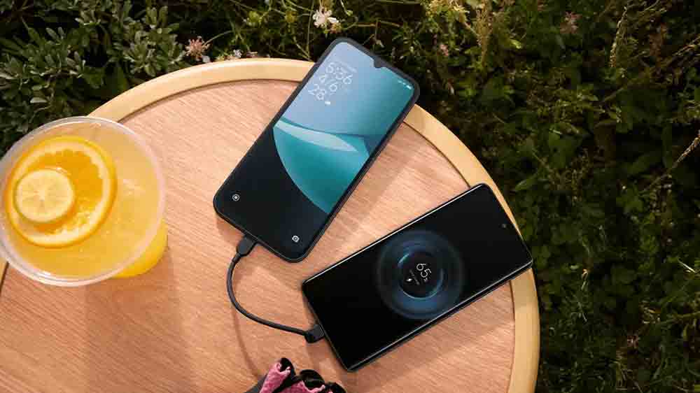 Smartphone Xiaomi Redmi 15C 4/128 GB purple na stolečku nabíjející druhý mobilní telefon_06